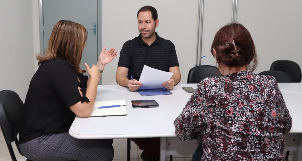 Programas e projetos sociais são temas de reunião