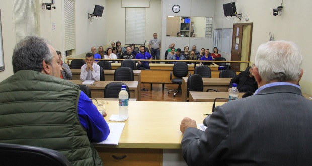 PCCV é contestado por sindicato e servidores da Educação